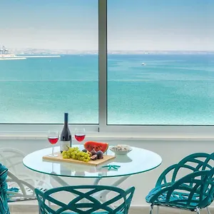 Beachfront Skyline Retreat 1Br Pool Central Larnaca